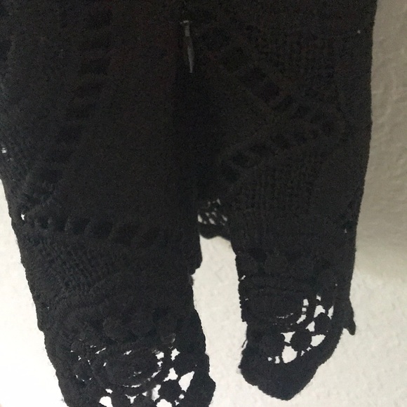 ABERCROMBIE AND FITCH HALTER CROP TOP! - Picture 2 of 4